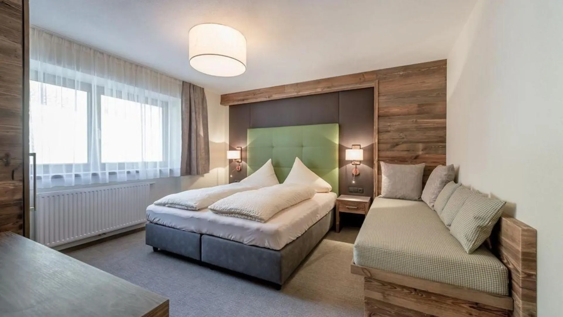 Ferienwohnung 1 - Direkt An Der Skipiste In Soelden contacts